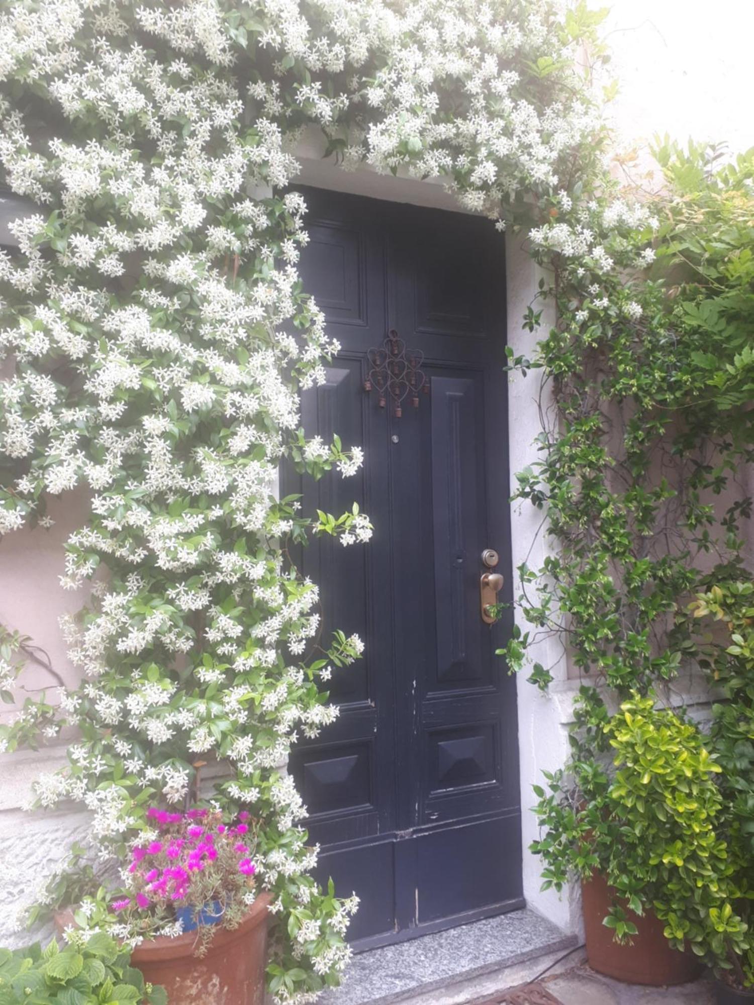 ميلان Casa Mari - Free Secure Parking, Breakfast, Private Bathroom, Wifi, Garden, Aircon, 3 Min Walk To Metro And Train Station المظهر الخارجي الصورة